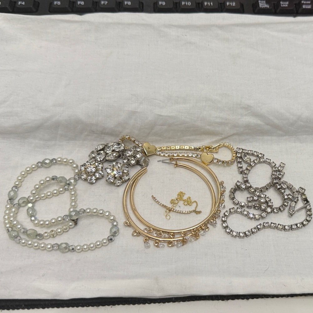 Broken jewelry lot